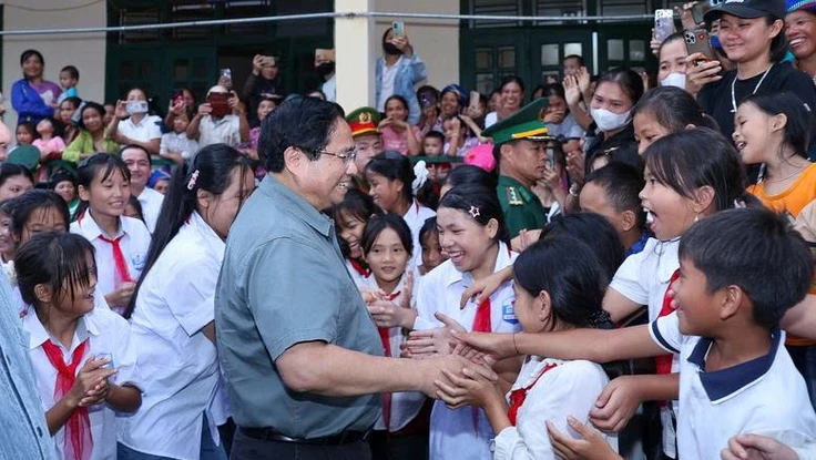 Miễn học phí và xây 100 trường nội trú biên giới