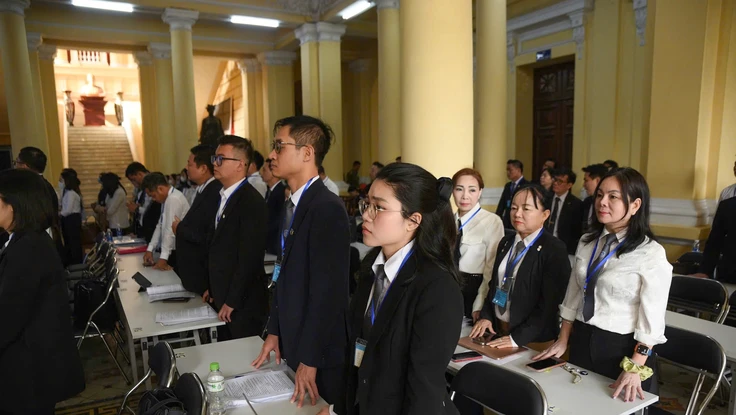 Tranh luận về đề xuất luật sư mặc áo choàng khi tham gia phiên tòa