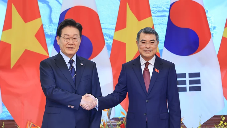 Thủ tướng Lê Minh Hưng hội kiến Tổng thống Hàn Quốc Lee Jae Myung