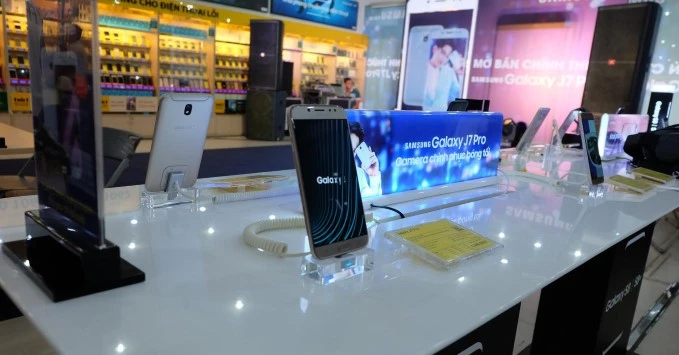 Galaxy J7 Pro gây choáng với lượng đặt hàng khủng