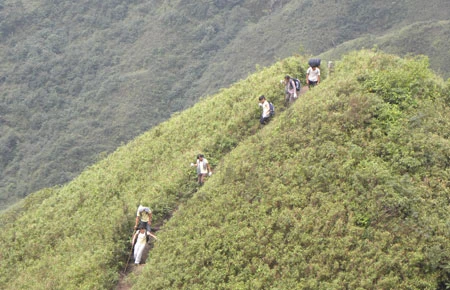 Đỉnh núi lớn và ba câu chuyện nhỏ