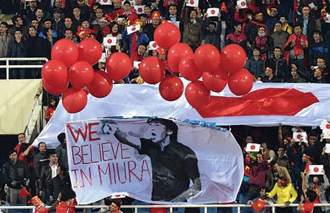 Ðừng bắt ông Miura đội khăn đống, mặc áo dài