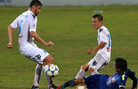 Niềm vui và nỗi buồn hai cầu thủ Fair Play