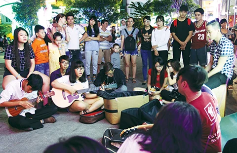 Sài Gòn Ðêm nghe tiếng bolero