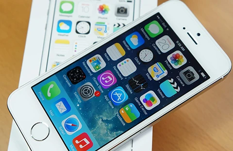 iPhone SE ế ẩm trong ngày đầu tiên ra mắt