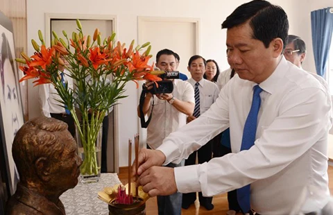 Cần có con đường Trần Bạch Đằng