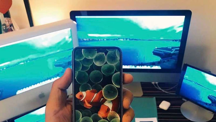 ‘Rần rần’ màn hình tràn màn hình