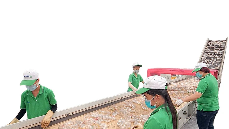 Chuyển đổi xanh từ vòng đời chai nước