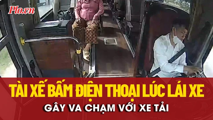 Cận cảnh tài xế xe khách bấm điện thoại khi lái xe gây va chạm với xe tải