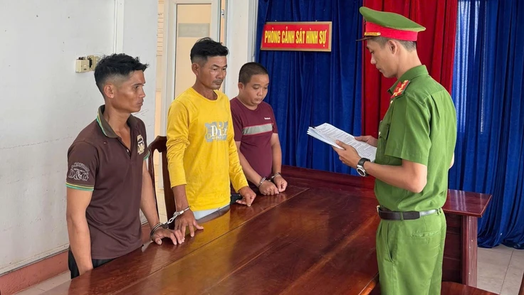 Công an khởi tố ba người. Ảnh: CA