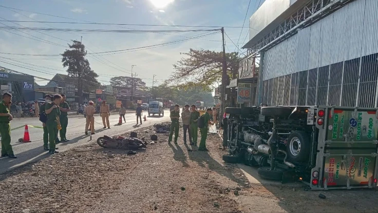 Ô tô bị hất văng trong vụ tai nạn liên hoàn, 1 phụ nữ tử vong