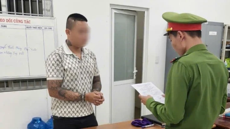 Tạm giữ thanh niên đưa bạn gái nhí vào nhà nghỉ 