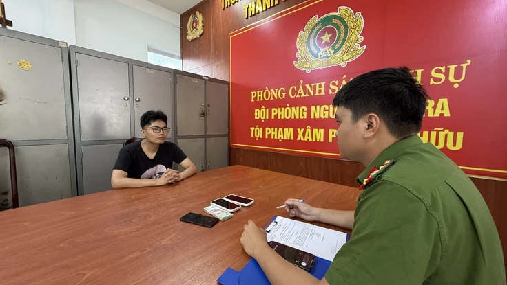 Nam thanh niên sống cùng người yêu hơn mình 15 tuổi rồi trộm 5 cây vàng