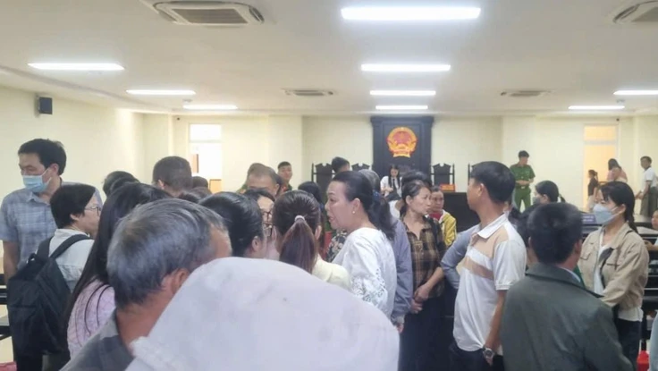Nhiều bị hại vượt hàng chục cây số đến toà nhưng phiên xử cựu giám đốc Bệnh viện vùng Tây Nguyên bị hoãn