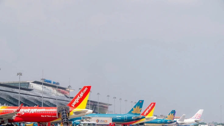 Nhiên liệu bay ổn định trở lại, tính toán thận trọng việc tăng trần vé máy bay