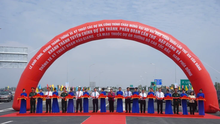 Vì sao cao tốc Hậu Giang - Cà Mau vỡ tiến độ, làm lễ xong vẫn chưa thông xe?