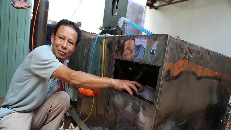 Bác nông dân Tây Nguyên chế tạo máy rửa chén công nghiệp