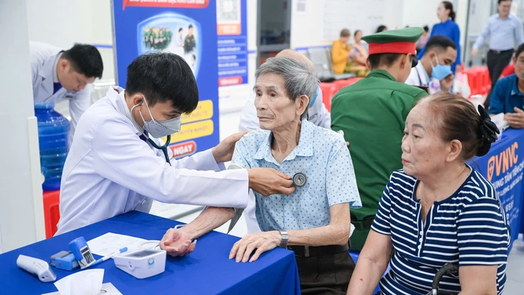 VNVC tài trợ vaccine và kho lạnh chuẩn quốc tế cho Côn Đảo, TP.HCM
