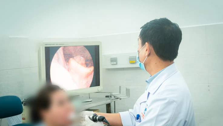 Suýt chết vì ngậm rất nhiều viên C sủi chữa hóc xương cá