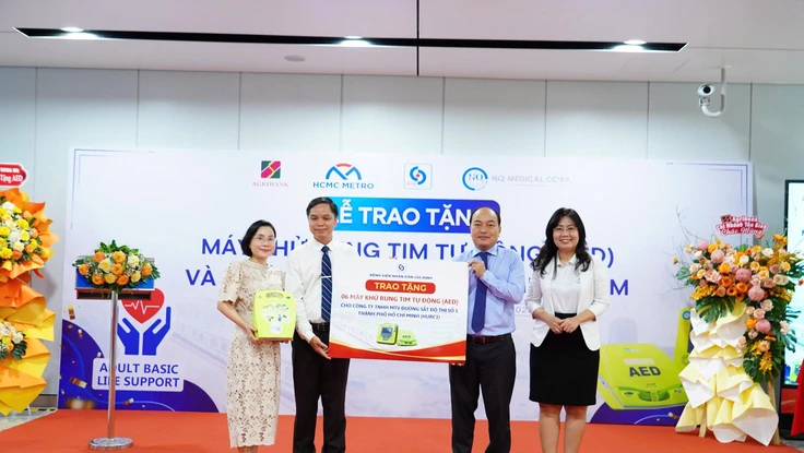 Lắp đặt máy sốc tim tự động tại ga Metro Bến Thành
