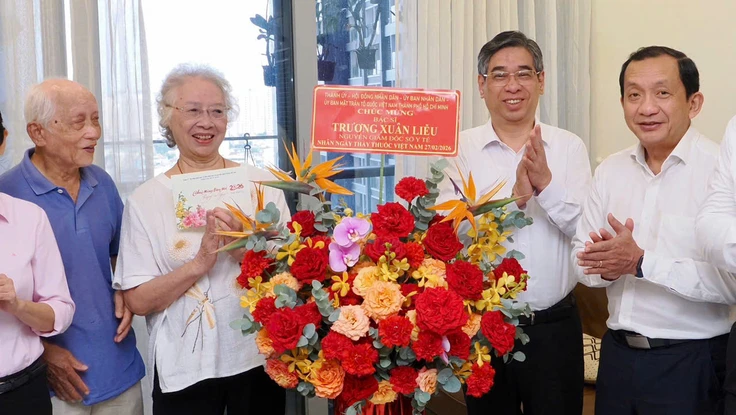 Lãnh đạo TP.HCM thăm, tri ân các cán bộ lão thành ngành y tế