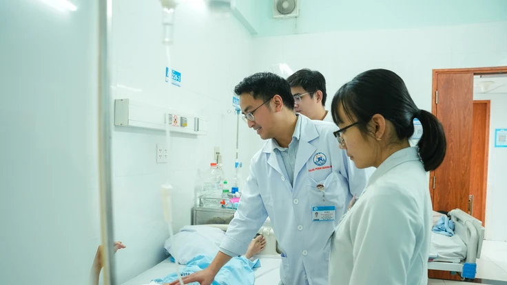 Tự uống thuốc giảm đau tại nhà, 5 ngày sau nhập viện với dạ dày bị thủng 