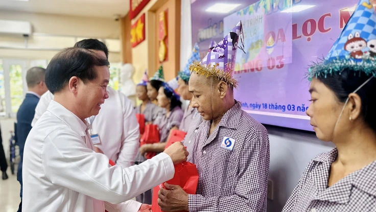 Sinh nhật đặc biệt trong bệnh viện của những bệnh nhân chạy thận