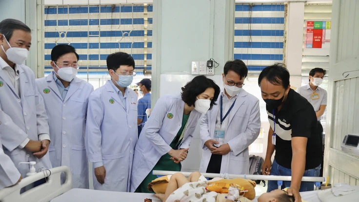 Tay chân miệng diễn biến phức tạp, Thứ trưởng Bộ Y tế vào TP.HCM chỉ đạo phòng chống