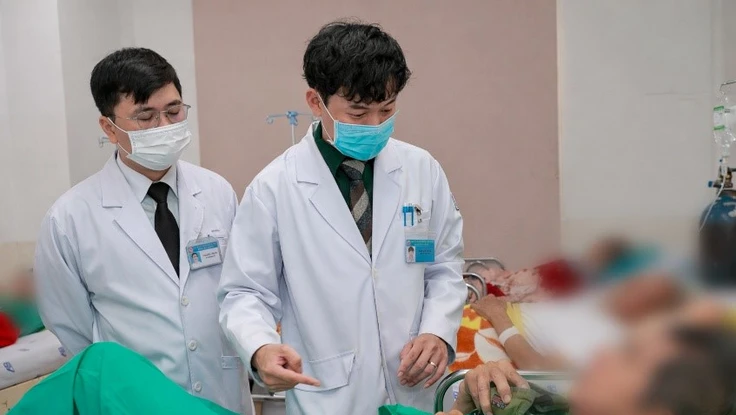 Uống thuốc tan sỏi mua trên mạng chữa sỏi thận, người đàn ông phải nhập viện cấp cứu