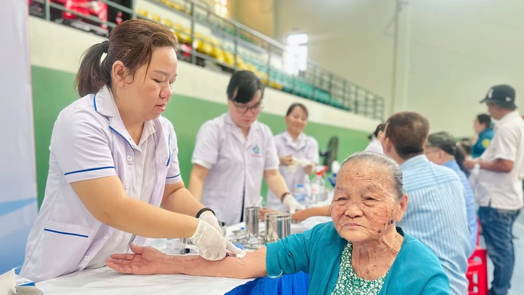 Người dân TP.HCM vui mừng vì được khám sức khỏe miễn phí tận nhà