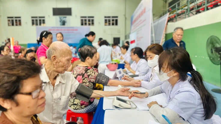 Khám sức khỏe miễn phí tại TP.HCM: Người dân cần biết những gì?