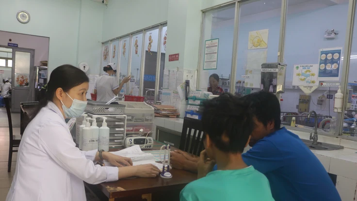 Bé trai nguy kịch vì tăm tre đâm thủng tim, tràn mủ màng tim hiếm gặp