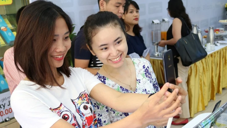 Viettel “bắt tay” Samsung trợ giá Galaxy S8 tới 6 triệu