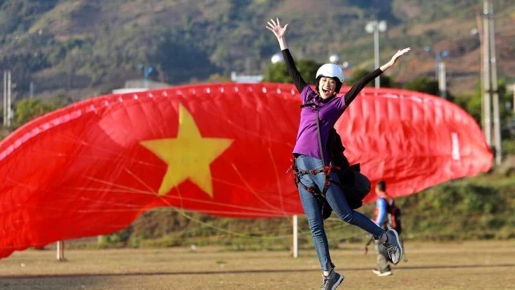 Lai Châu tổ chức giải 'Dù lượn đường trường' và khinh khí cầu