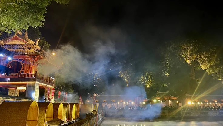 Công chúng đổ về Văn Miếu – Quốc Tử Giám trong đêm xem hành trình Đạo học