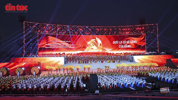 Chương trình nghệ thuật đặc biệt 'Dưới lá cờ vẻ vang của Đảng' mừng thành công Đại hội XIV
