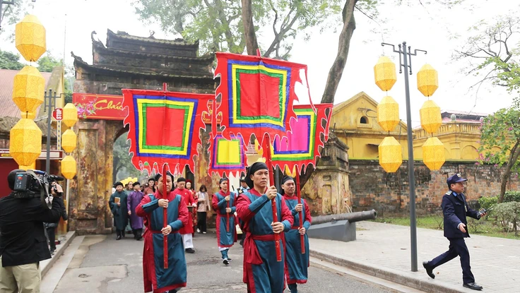 Đại biểu quốc tế trải nghiệm Tết cung đình tại Ngày Tìm hiểu Việt Nam