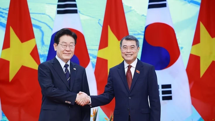 Thủ tướng Lê Minh Hưng hội kiến Tổng thống Hàn Quốc Lee Jae Myung