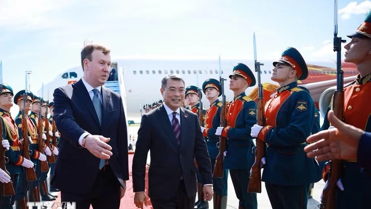 Thủ tướng Lê Minh Hưng đến Kazan dự Hội nghị Cấp cao kỷ niệm 35 năm quan hệ ASEAN-Nga