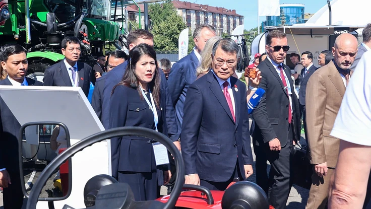 Thủ tướng Lê Minh Hưng thăm Triển lãm ‘Made in Tatarstan’ tại Nga
