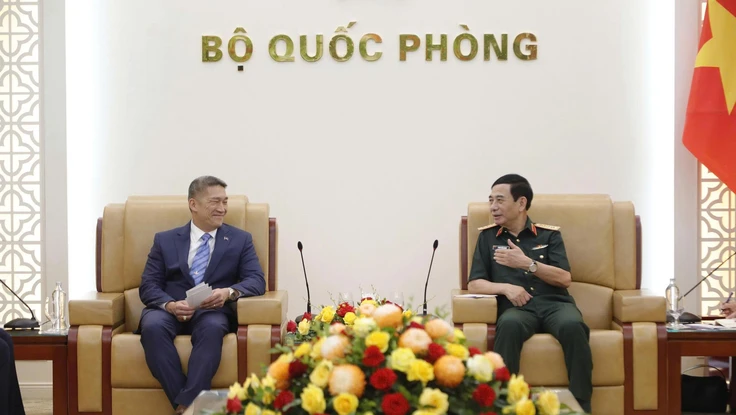 Đại tướng Phan Văn Giang tiếp Quyền Bộ trưởng Bộ Hải quân Hoa Kỳ Hùng Cao
