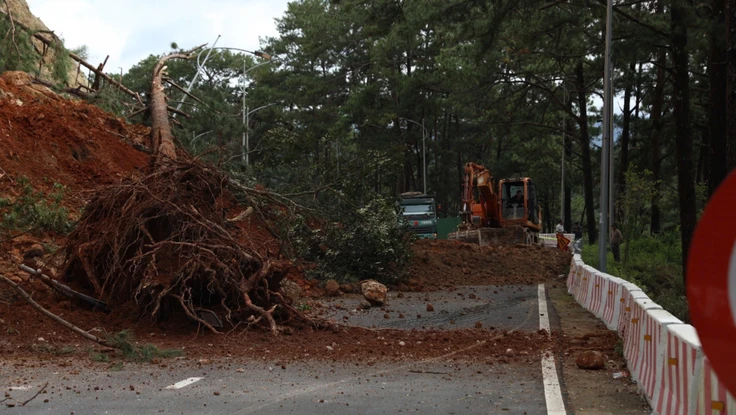 Cấm lưu thông đèo Prenn 6 ngày để khắc phục sạt lở