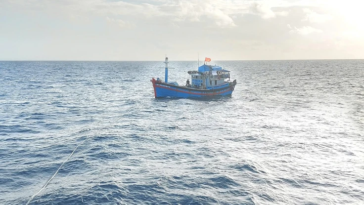 8 ngư dân được cứu không phải của tàu cá mất liên lạc hơn 10 ngày trước