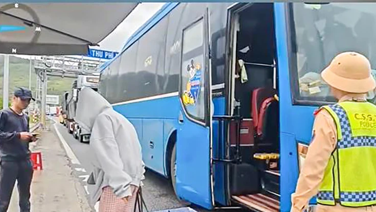 Xe khách chở quá 7 hành khách bị phạt hơn 52 triệu