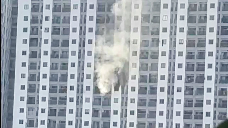 Đang cháy căn hộ trong chung cư cao 26 tầng ở Nha Trang