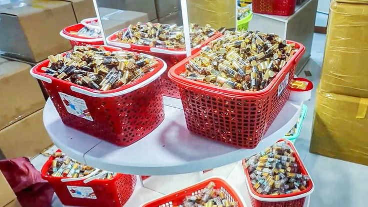 Phù phép hàng ngàn chai dầu hít giá rẻ thành hàng ngoại nhập, 1 giám đốc bị khởi tố