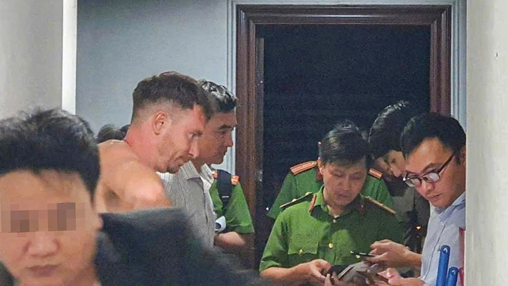 Nhiều tiếng cãi vã trong căn hộ ở tầng 16 trước khi ngọn lửa bùng phát