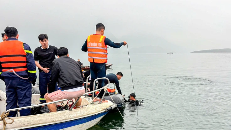 20 đặc công lặn tìm nạn nhân vụ lật tàu trên hồ Thác Bà, đã tìm thấy 1 thi thể