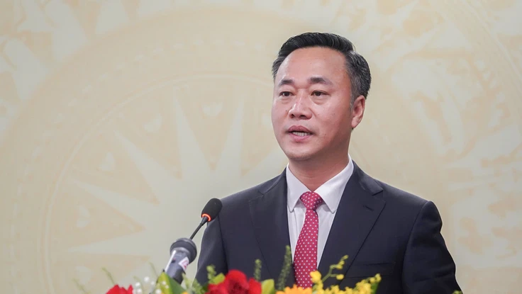 Chân dung tân Chủ tịch UBND tỉnh Khánh Hòa Nguyễn Việt Hùng