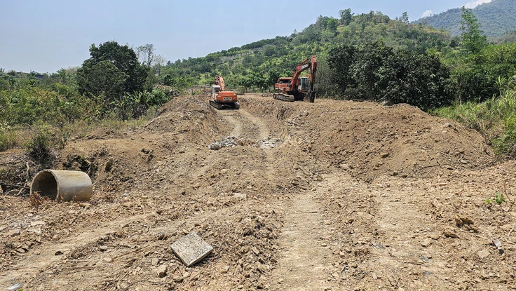 Nhà thầu tự ý đào phá đất của dân ở dự án dẫn nước hồ Sông Chò 1 nói gì?